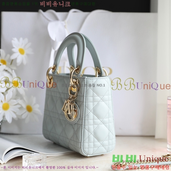 # Lady Dior ̴ ̵ M050555-2