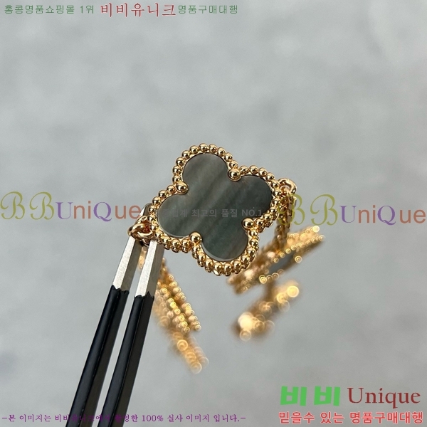 Ŭ    VA1728055-3