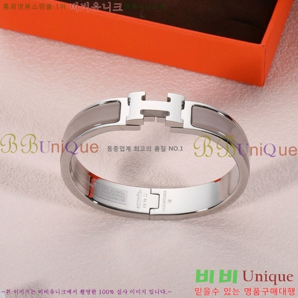 ޽  HE212203-1