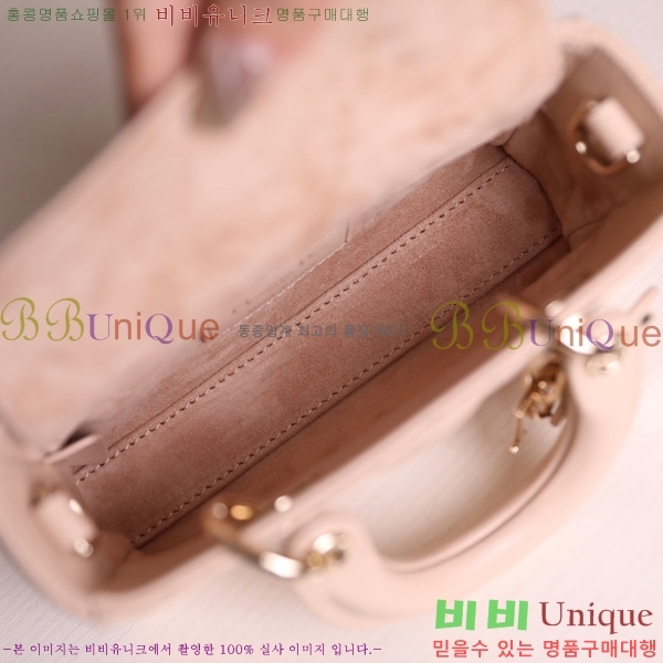 # ̵  ̹ ̴ M061500-4