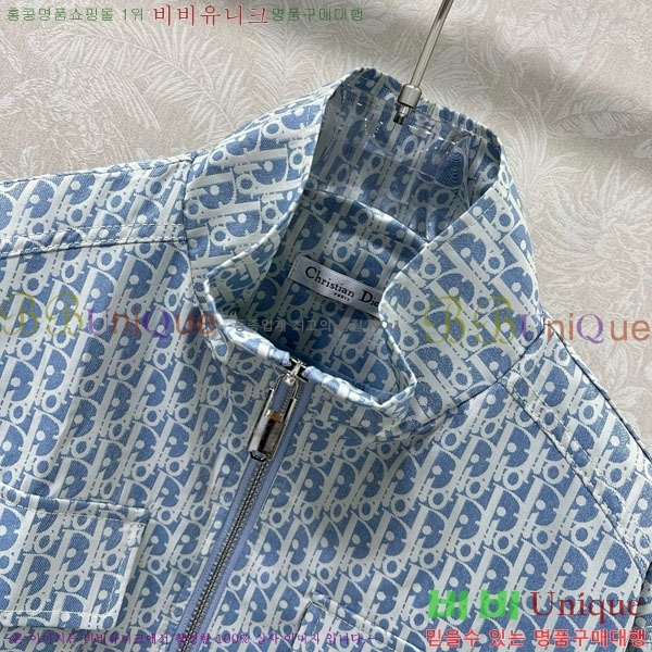   Ŷ DO121233-4