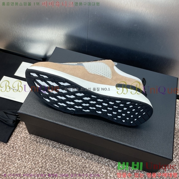 * Ŀ 32D866578-7