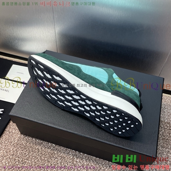 * Ŀ 32D866700-2