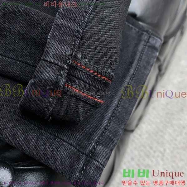   û D2464779