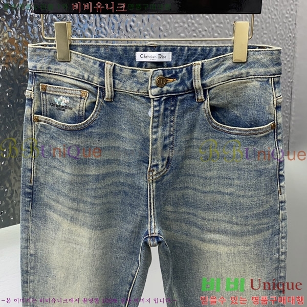   û D2464780