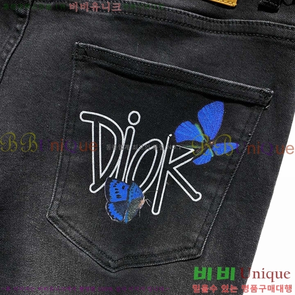   û D2464776