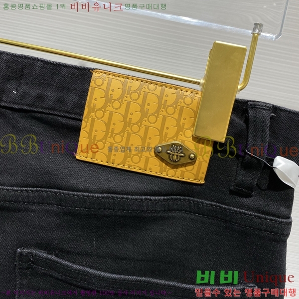   û D2464776