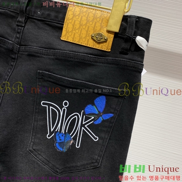   û D2464776