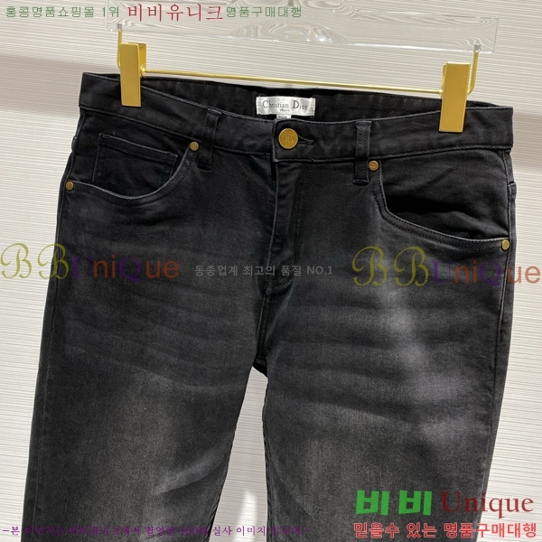   û D2464776