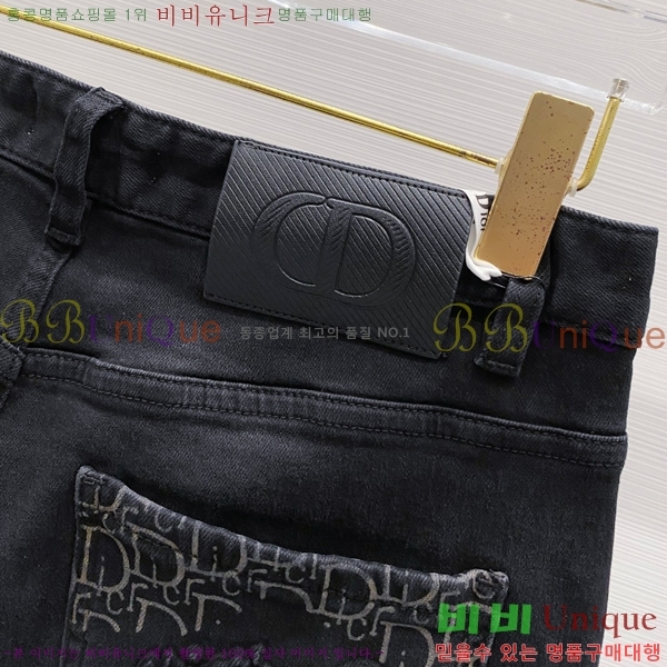   û D2464773