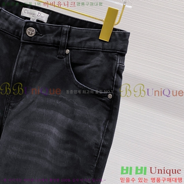  û D2464772