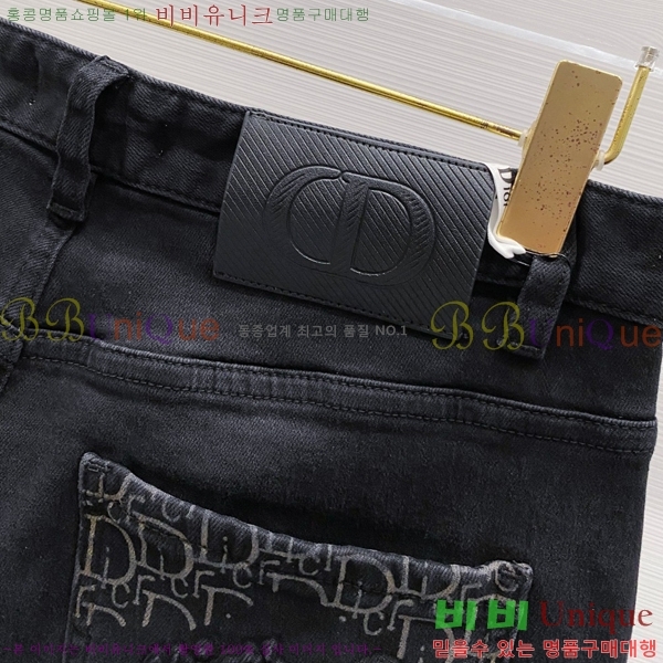   û D2464770