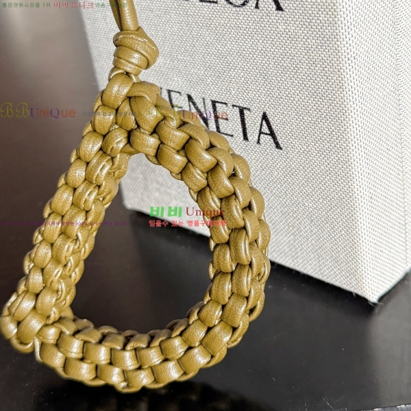 #װŸ  D  844672-104