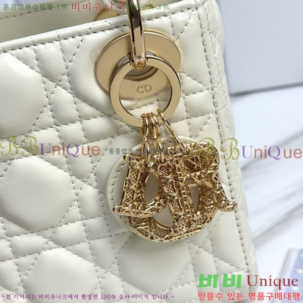 # Lady Dior ̴ ̵ M0505-1001